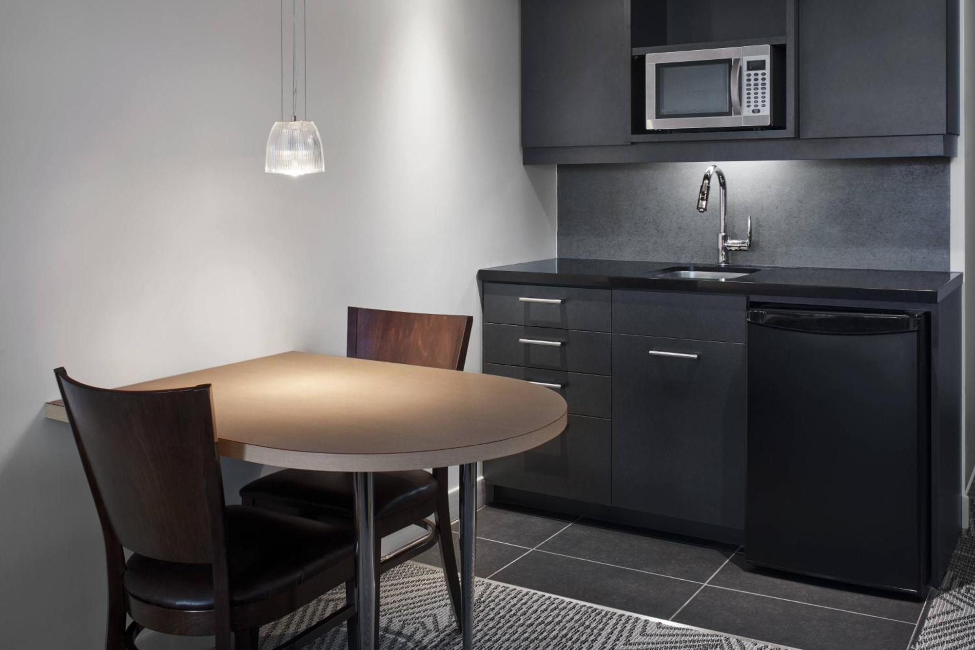 Delta By Marriott Mont Sainte-anne, & Convention Center 4*